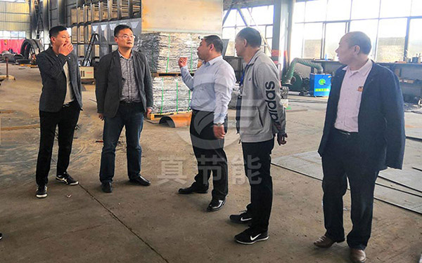 用戶到電鍍污泥干燥機(jī)廠家進(jìn)行參觀、考察